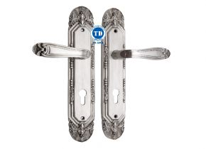 KHÓA CỬA CHÍNH
